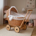 Wiklinowy wózek dla lalek pchacz z białą pościelką i miękką wyściółką CHIARA - naturalny