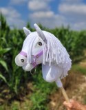 Hobby Horse Średni koń na kiju Premium biały z białą grzywą A4