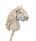 Hobby Horse Średni koń na kiju Premium kremowy cremello A4
