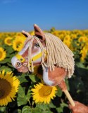 Hobby Horse Średni koń na kiju Premium srokaty tobiano z beżową grzywą A4