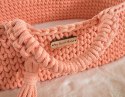Kosz Mojżesza BOHO bawełniany nosidełko dla lalek z drewnianą kołyską - brzoskwinia