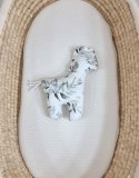 Konik LUCKY miękka maskotka z bawełny dla niemowląt - Woodland olive