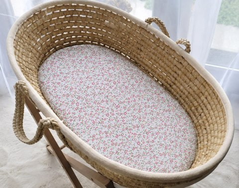 Prześcieradło bawełniane do wózka gondoli kosza Mojżesza Boho 75x35 cm - łączka różowa
